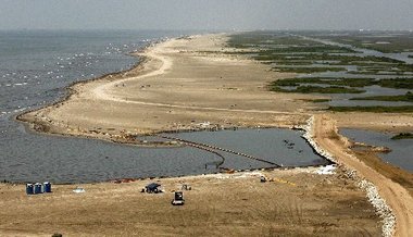 La. Officials Close 12 Miles of Coastline After Isaac Washes Up Tar Balls, Oil from BP Spill Hotspot