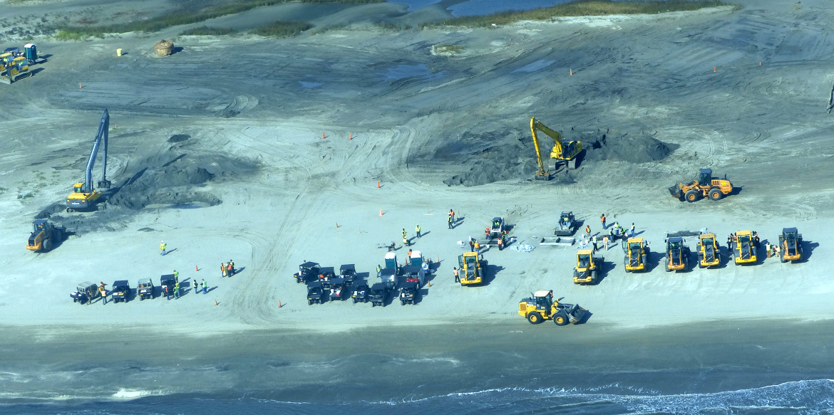 More massive tar mats from BP oil spill discovered on Louisiana beaches